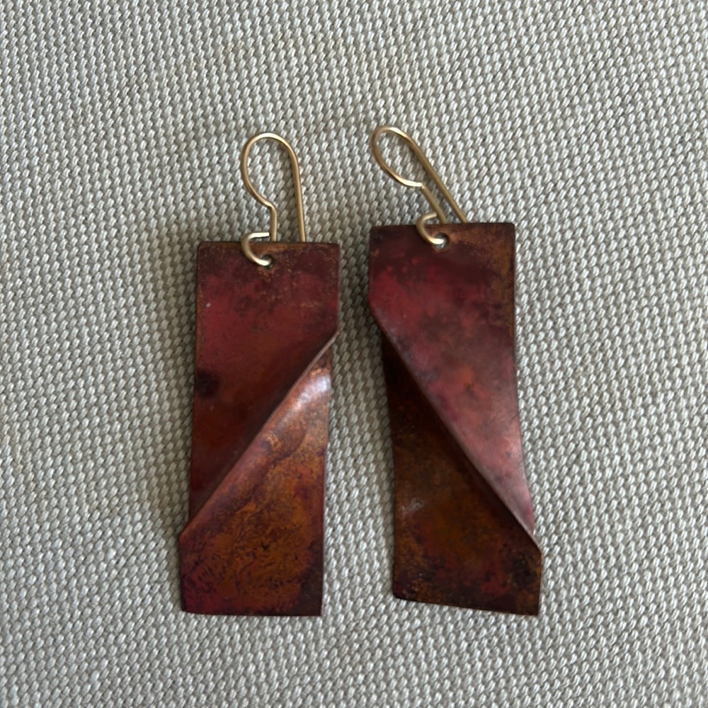 Red/brown earrings with gold metal